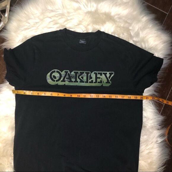 Oakley Camou Short Sleeve tee sz medium - Picture 6 of 8